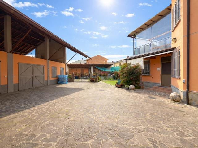 Case e ville in vendita di 210 m² in Via Borgo