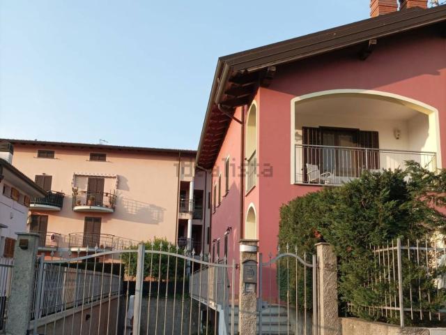 Case e ville in vendita di 210 m² in Via G. Romita