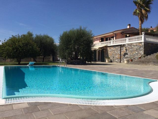Case e ville in vendita di 210 m² in Via Giuseppe Airenti