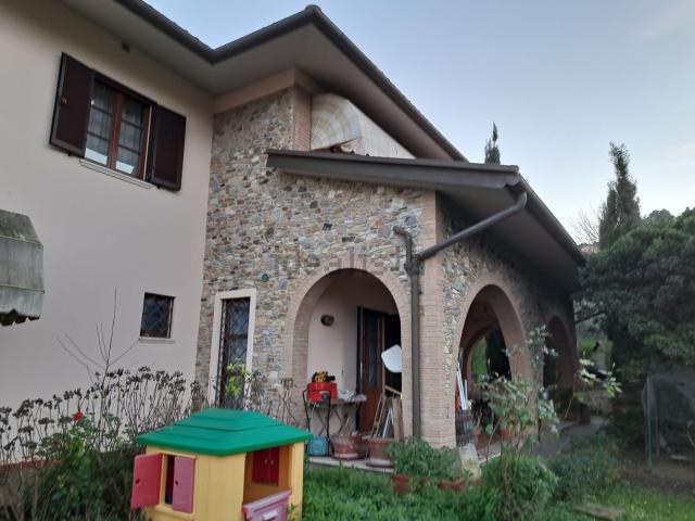 Case e ville in vendita di 210 m² in Via giovanni XXIII, 1