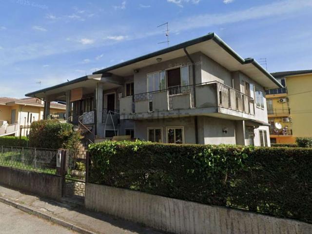 Case e ville in vendita di 210 m² in Via D. L. Sturzo, 54