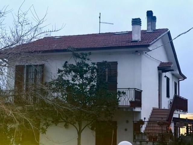 Case e ville in vendita di 210 m² in Via dei Colli, 62