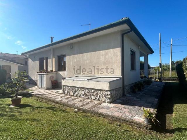 Case e ville in vendita di 210 m² in Via della Sparta