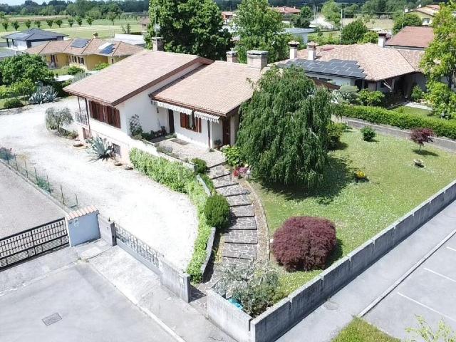 Case e ville in vendita di 210 m² in Via Enrico Fruch, 18