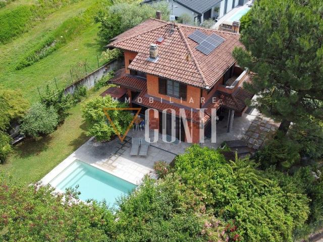 Case e ville in vendita di 210 m² in Via F.lli Cervi, 8