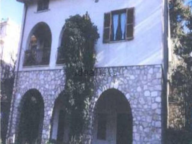 Case e ville in vendita di 210 m² in Via Farense