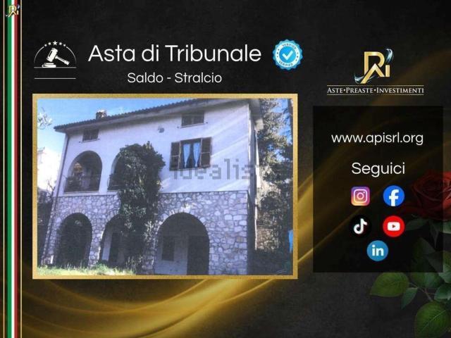Case e ville in vendita di 210 m² in Via Farense, 18