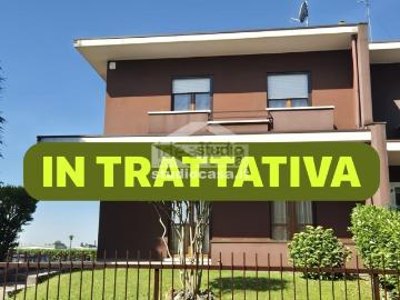 Case e ville in vendita di 210 m² in Via Fizzonasco