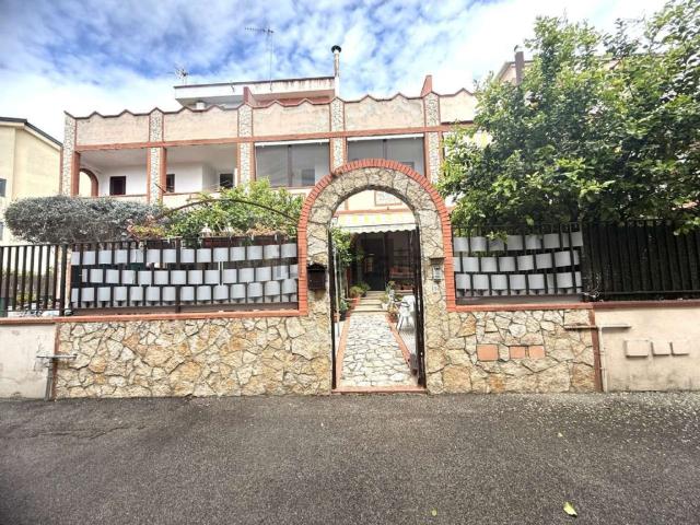 Case e ville in vendita di 210 m² in Via On. Ignazio Caruso