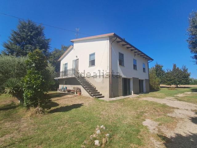 Case e ville in vendita di 210 m² in Via Ladello, 66