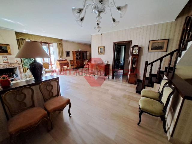 Case e ville in vendita di 210 m² in Via Lepanto, 25