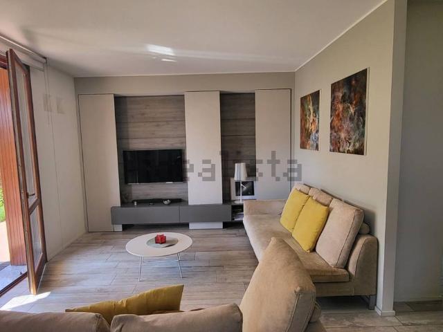Case e ville in vendita di 210 m² in Via M. Polo, 10