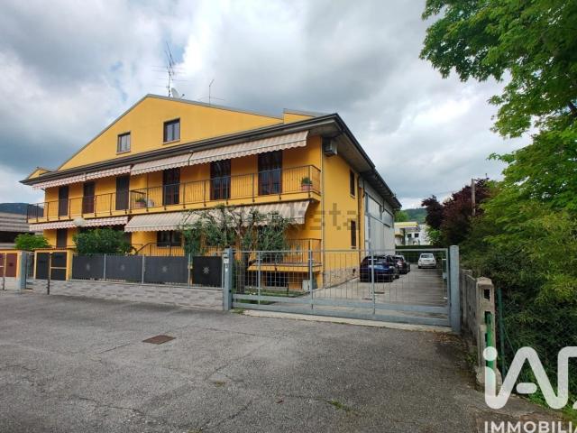 Case e ville in vendita di 210 m² in Via Molino Prati, 5