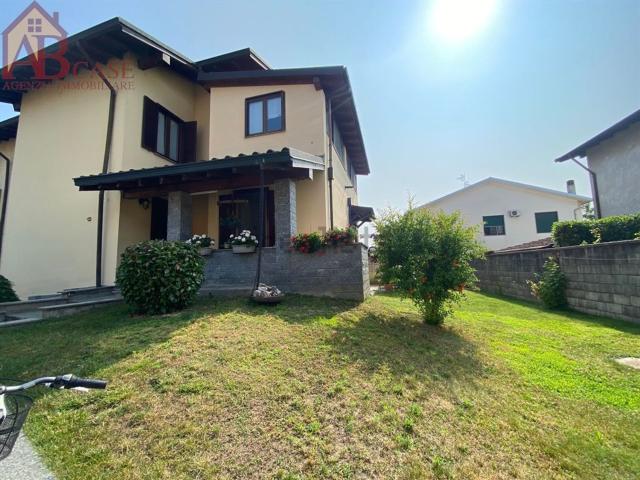 Case e ville in vendita di 210 m² in Via Mazzini, 8
