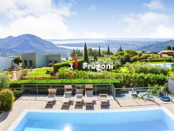 Case e ville in vendita di 210 m² in Via Mezzane
