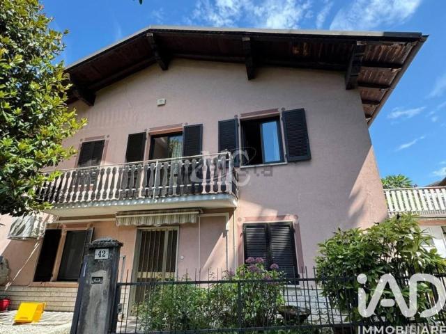 Case e ville in vendita di 210 m² in Via Saline