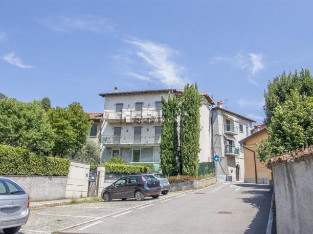 Case e ville in vendita di 210 m² in Via San Bernardino, 3