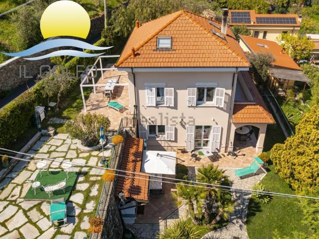 Case e ville in vendita di 210 m² in Via San Leonardo