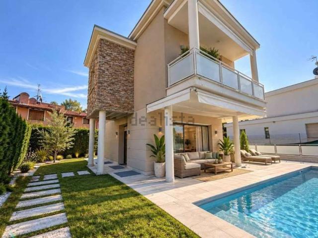Case e ville in vendita di 210 m² in Via Sant&apos Anna
