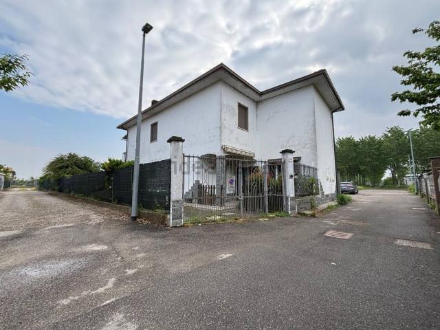 Case e ville in vendita di 210 m² in Via Sant&apos Anna