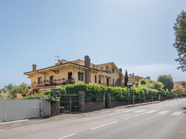Case e ville in vendita di 210 m² in Via Po