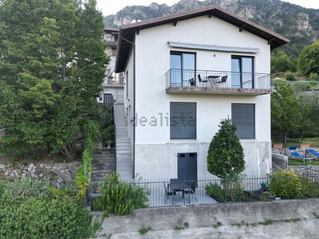 Case e ville in vendita di 210 m² in Via Polzone