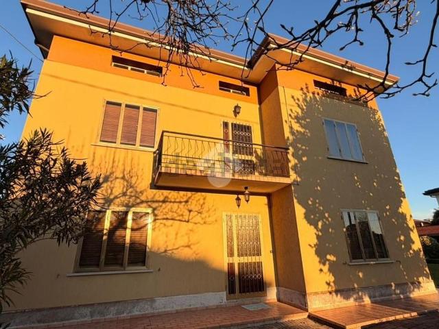 Case e ville in vendita di 210 m² in Via Pordenone, 119