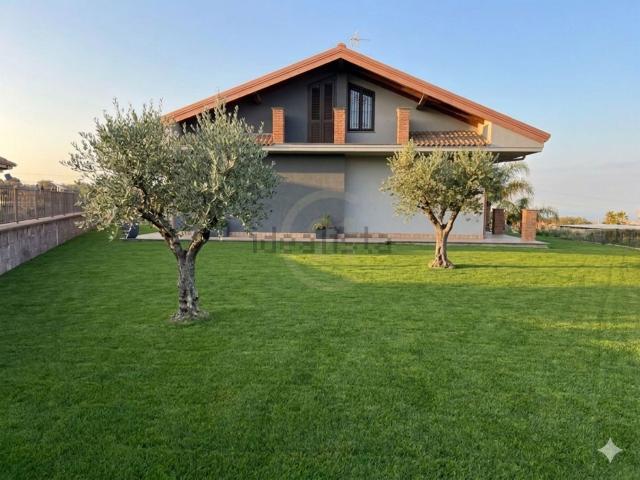 Case e ville in vendita di 210 m² in Via Papa Giovanni XXIII, 6