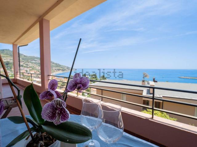 Case e ville in vendita di 210 m² in Via Peirona