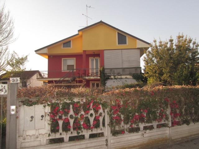Case e ville in vendita di 210 m² in Via Pietro Craveri, 33