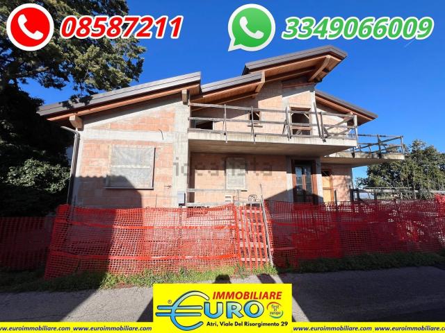 Case e ville in vendita di 210 m² in Via Pretetulo, 5