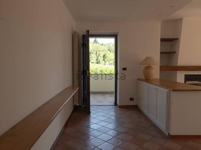 Case e ville in vendita di 210 m² in Via Crosa