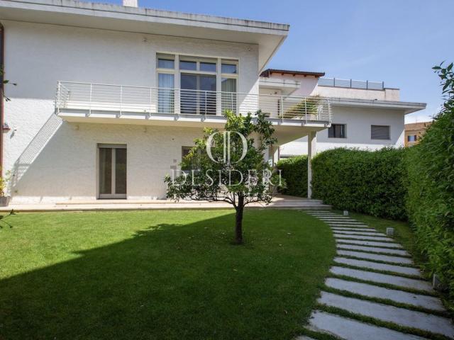 Case e ville in vendita di 210 m² in Via Renato Fucini, 29
