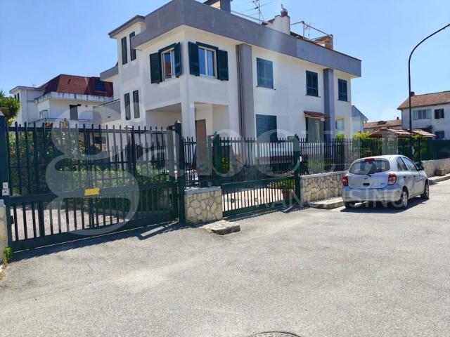 Case e ville in vendita di 210 m² in Via Ripuaria