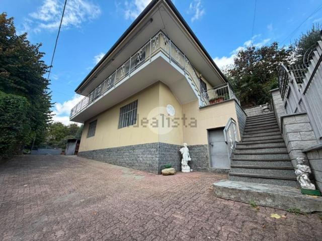 Case e ville in vendita di 210 m² in Via Walter Fillak, 48