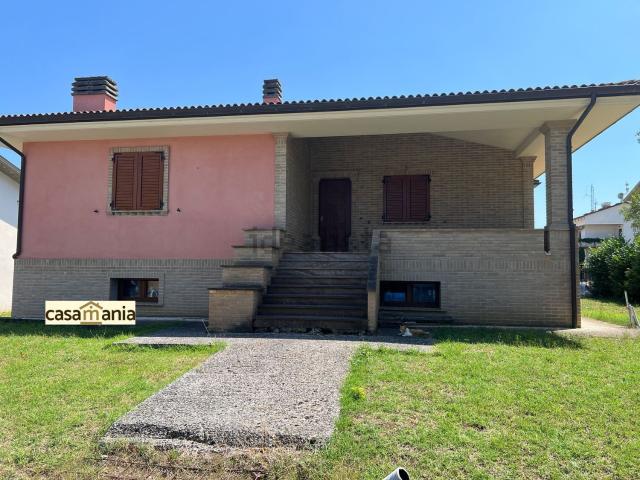 Case e ville in vendita di 210 m² in Via tevere pantana