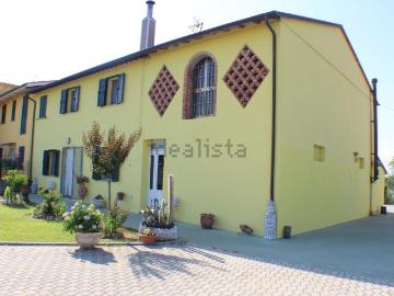 Case e ville in vendita di 210 m² in Via Ulivi