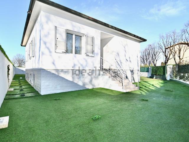 Case e ville in vendita di 210 m² in Via Valera, 7