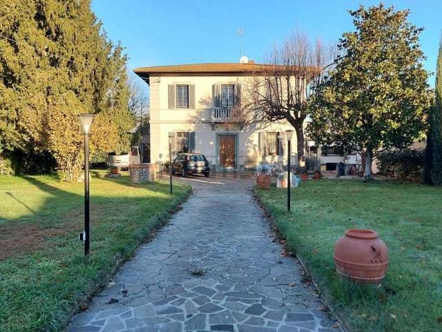 Case e ville in vendita di 210 m² in Via Villamagna