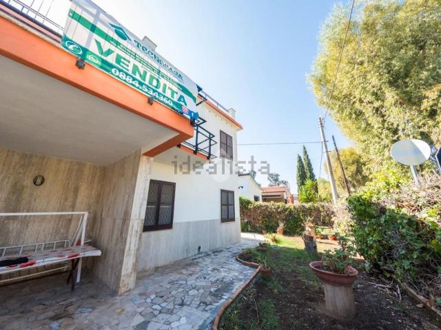 Case e ville in vendita di 210 m² in Viale degli Eucalipti, 11