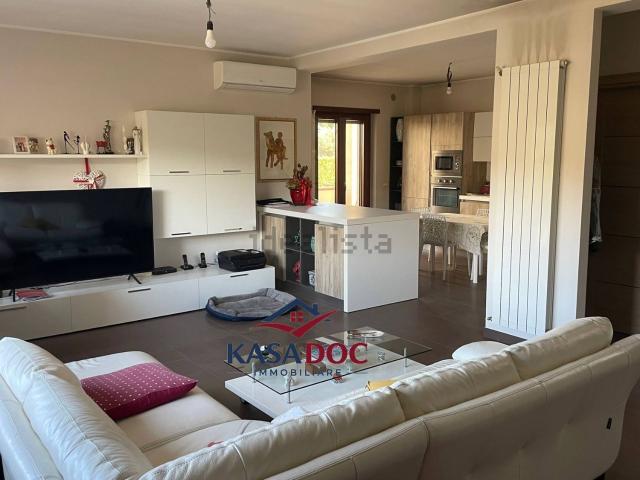 Case e ville in vendita di 210 m² in Viale Fiume Busento