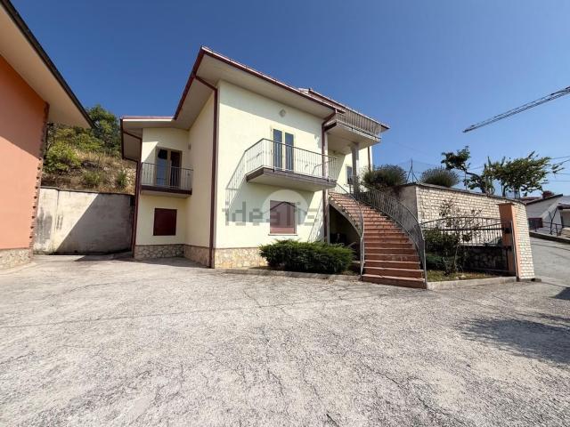Case e ville in vendita di 210 m² in Piazza Aia Nuova, 6