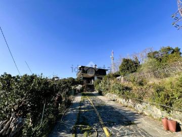 Case e ville in vendita di 210 m² in Salita Bricco, 2