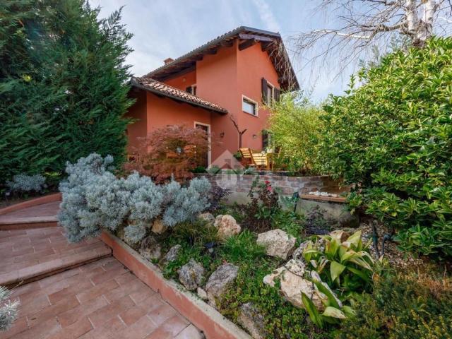 Case e ville in vendita di 210 m² in Strada del Verde, 2