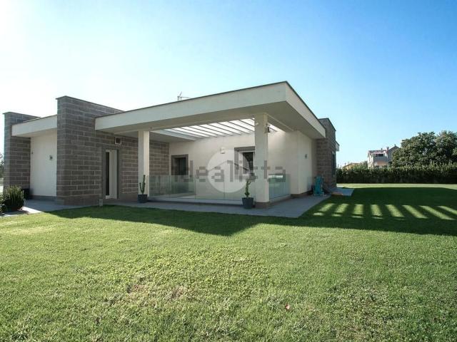 Case e ville in vendita di 210 m² in Strada della Pila, 46