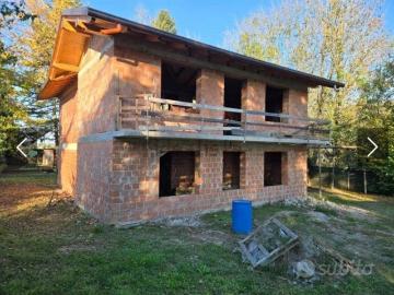 Case e ville in vendita di 210 m² in Strada della Rosta