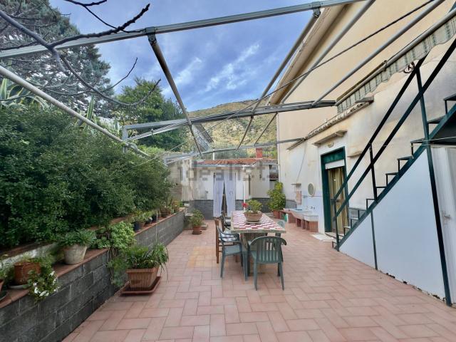 Case e ville in vendita di 210 m² in Strada N 11