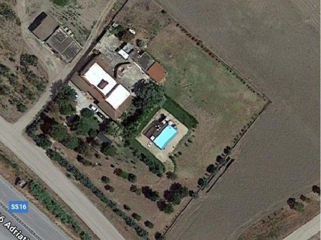 Case e ville in vendita di 210 m² in Strada Statale 16