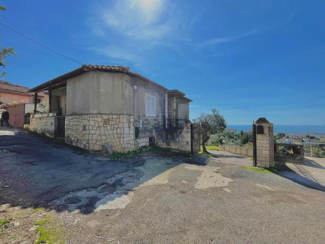 Case e ville in vendita di 210 m² in Strada Panoramica, 40