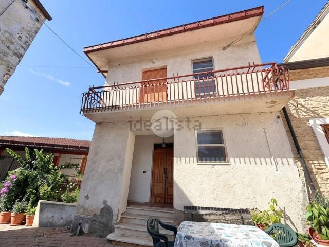 Case e ville in vendita di 211 m²